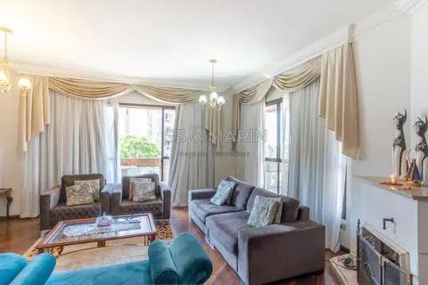 Apartamento à venda com 3 suítes no Ed. Lago Parque